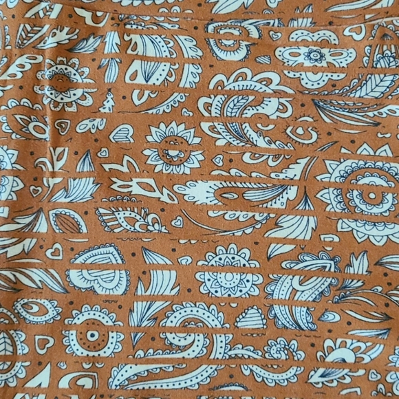 Lularoe legging Tall and Curvy - Picture 2 of 3